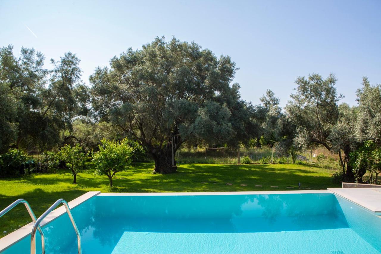 Averto Villas With Private Pool Нидри Экстерьер фото